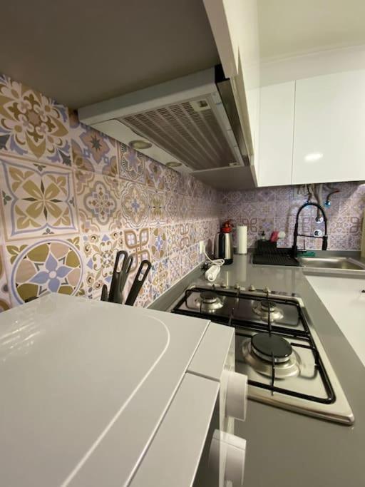Appartamento Artistic Digital Getaway - Patio & Great Location! Lisbona Esterno foto