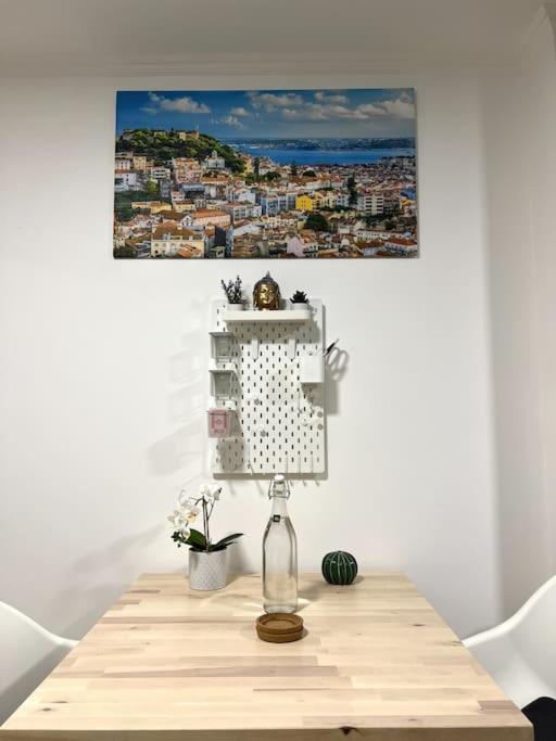 Appartamento Artistic Digital Getaway - Patio & Great Location! Lisbona Esterno foto