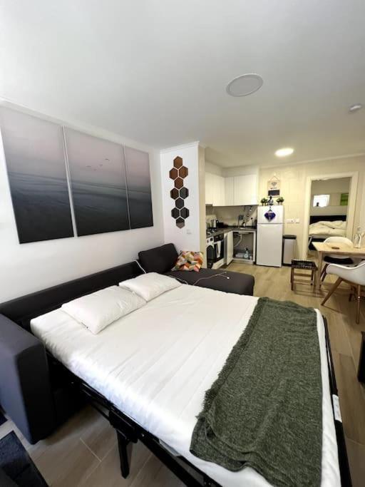 Appartamento Artistic Digital Getaway - Patio & Great Location! Lisbona Esterno foto