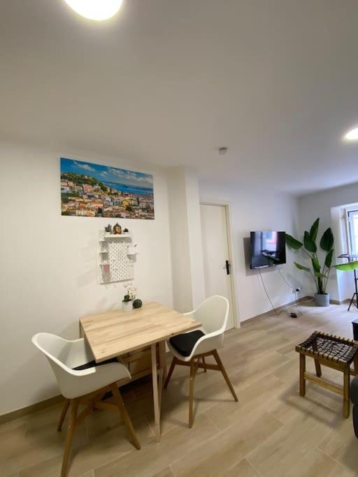 Appartamento Artistic Digital Getaway - Patio & Great Location! Lisbona Esterno foto