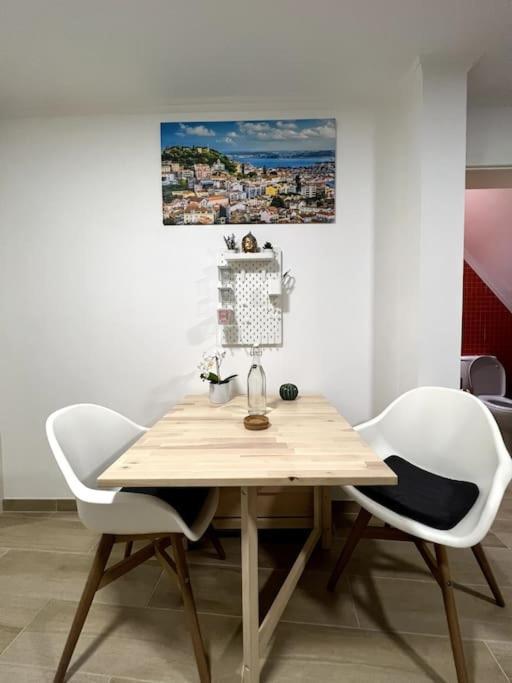 Appartamento Artistic Digital Getaway - Patio & Great Location! Lisbona Esterno foto