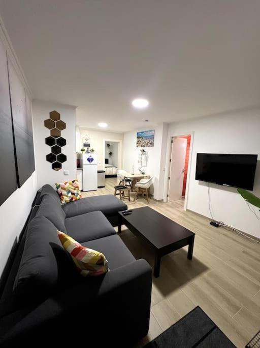 Appartamento Artistic Digital Getaway - Patio & Great Location! Lisbona Esterno foto
