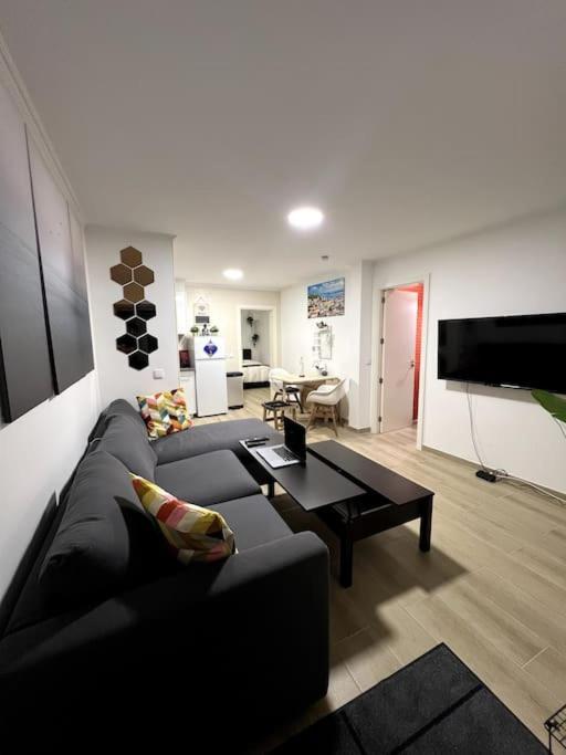 Appartamento Artistic Digital Getaway - Patio & Great Location! Lisbona Esterno foto