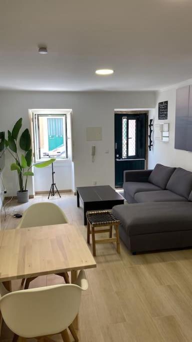 Appartamento Artistic Digital Getaway - Patio & Great Location! Lisbona Esterno foto